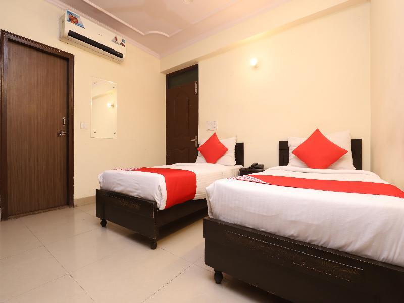 Oyo 28126 Charanpahari Hotel Nueva Delhi Exterior foto